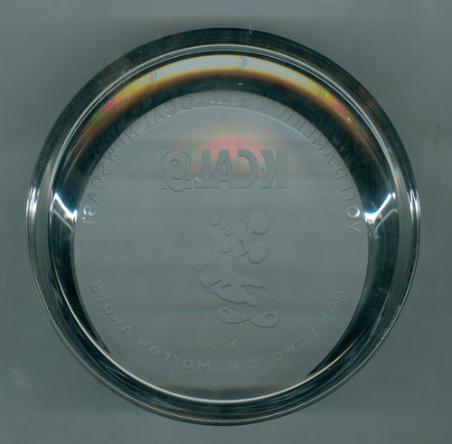 1995 KCAL9 TV Station Los Angeles Edward R Morrow Award Paperweight Mickey Mouse - Picture 3 of 4