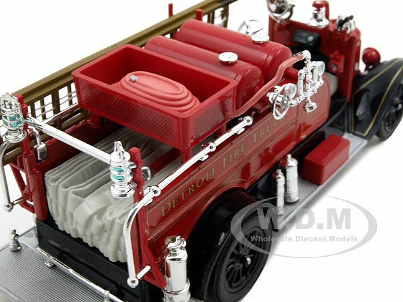 1926 FORD T FIRE ENGINE RED & BLACK 1/32 DIECAST MODEL BY SIGNATURE MODELS 32313 - Image 2 of 4