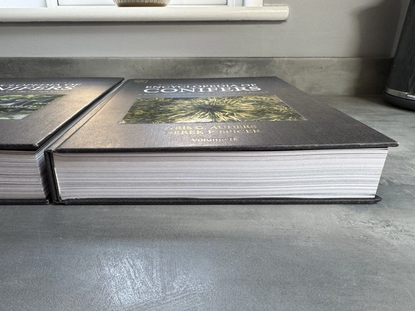 Encyclopedia of Conifers : A Comprehensive Guide to Cultivars and Species Books 5