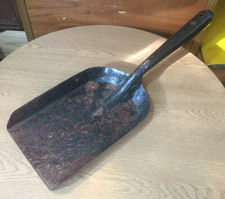 PROP/COLLECTABLE VINTAGE FIRESIDE/COAL/ASH ENAMEL HAND SHOVEL