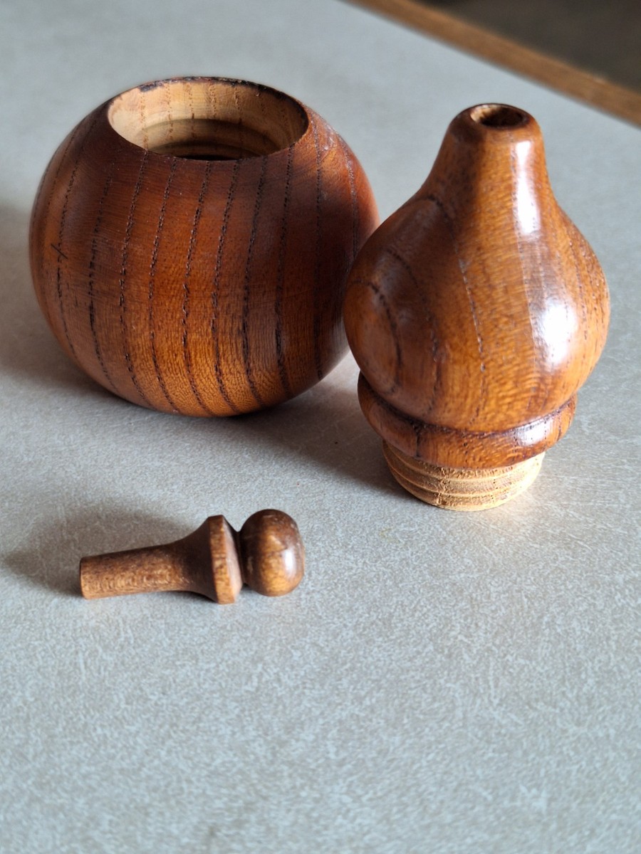 Vintage Japanese Gourd Shaped Shichimi or Ichimi Spice Container