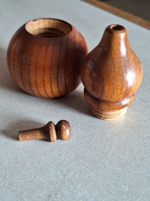 Vintage Japanese Gourd Shaped Shichimi or Ichimi Spice Container