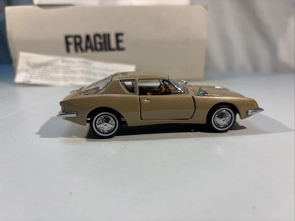 Franklin Mint 1963 Studebaker Avanti 1/43 Scale Die Cast Replica With Box - Image 4 of 4