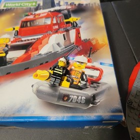 Lego 7046 World City Fire Command Craft 99% Complete with Manual Figures   Box