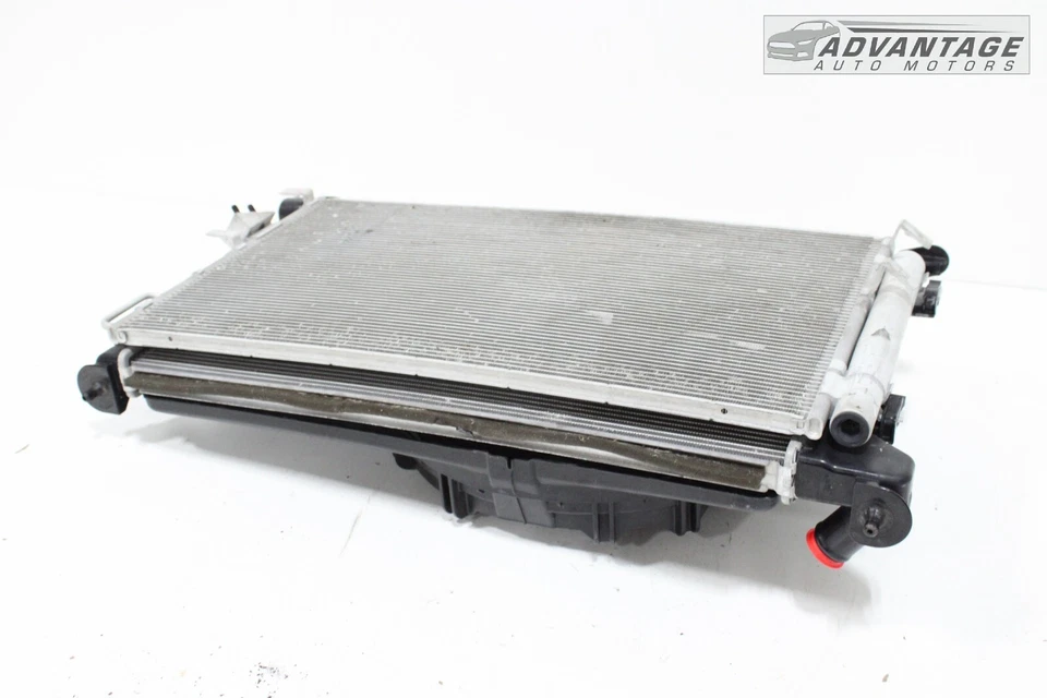 2017-2022 KIA SPORTAGE AWD 2.4L ENGINE MOTOR COOLANT COOLING RADIATOR & FAN OEM - Image 3 of 4