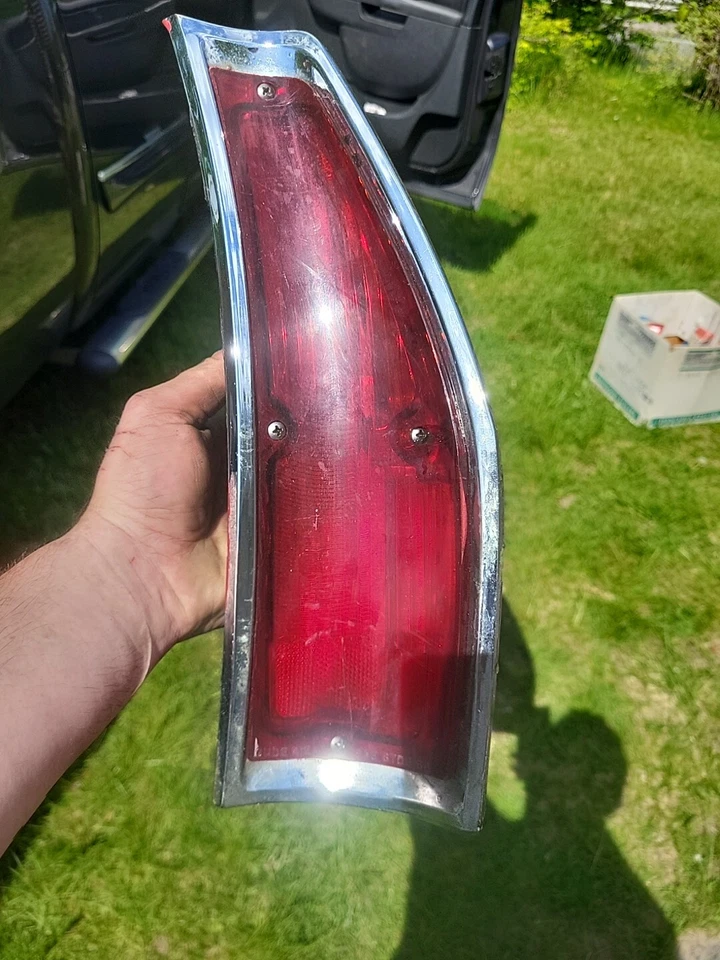 1964 BUICK SPORT WAGON AUTO 5955065 LH TAIL LIGHT Lens BEZEL+ HOUSING Oem - Image 3 of 4