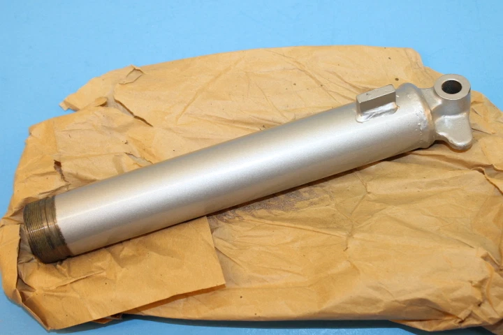 Tubo exterior izquierdo Yamaha DT80 GTMXD GT1 GT80 PARTE # 374-23126-00-35 NUEVO DE STOCK Foto 2 de 4