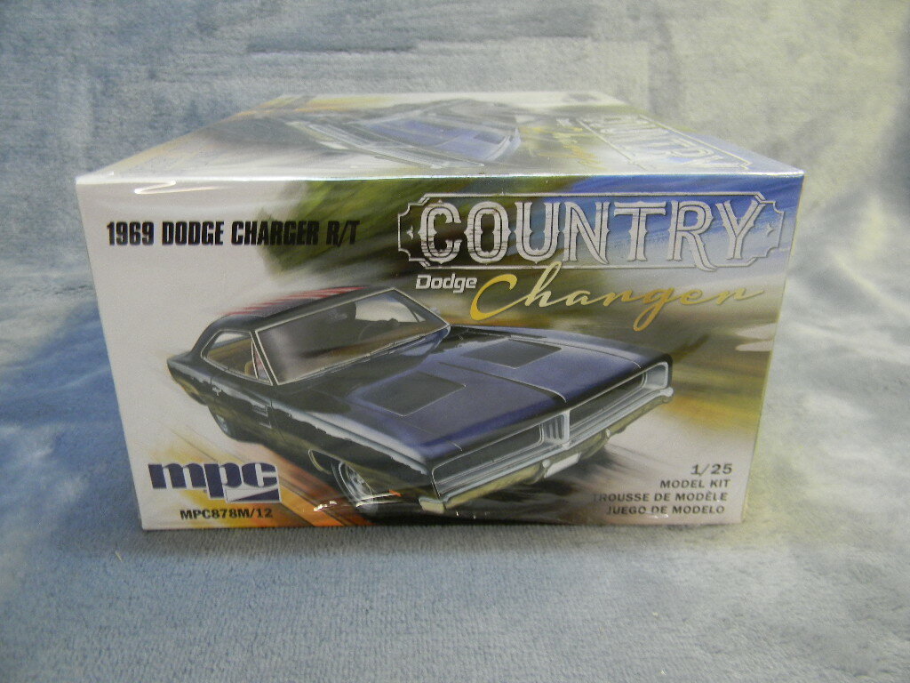 1/25 SCALE 1969 MPC DODGE CHARGER R/T COUNTRY EDITION BLACK MODEL KIT ...