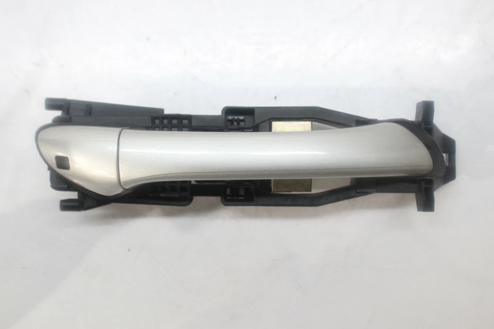 2003-2007 MERCEDES-BENZ C230 FRONT RH PASSENGER SIDE EXT. DOOR HANDLE L3316  - Image 2 of 4