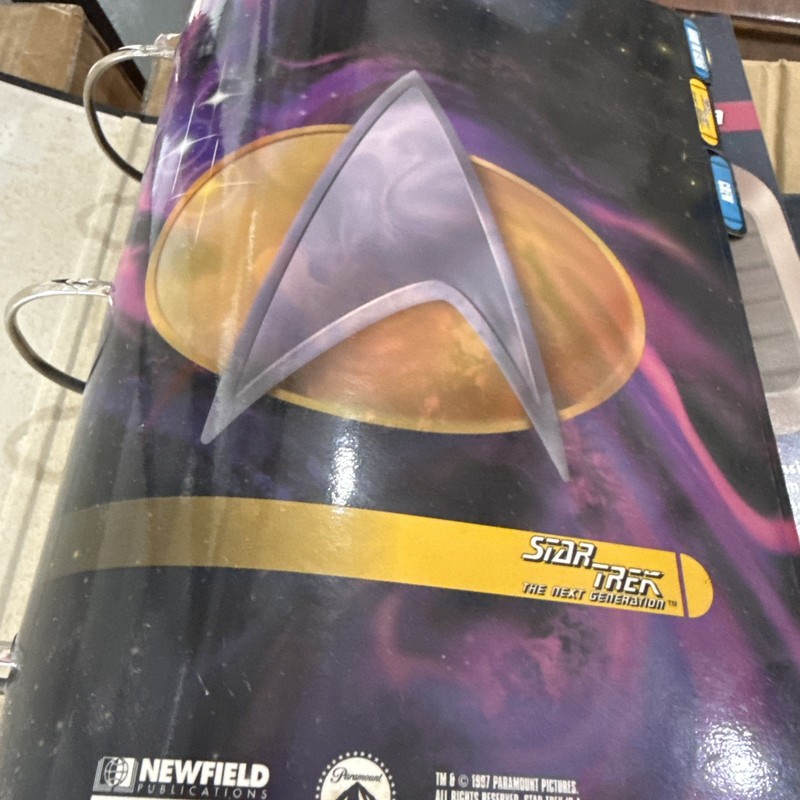 Star Trek Universe Binder Book 1997 Newfield Trivia 254 Pages Users Manual