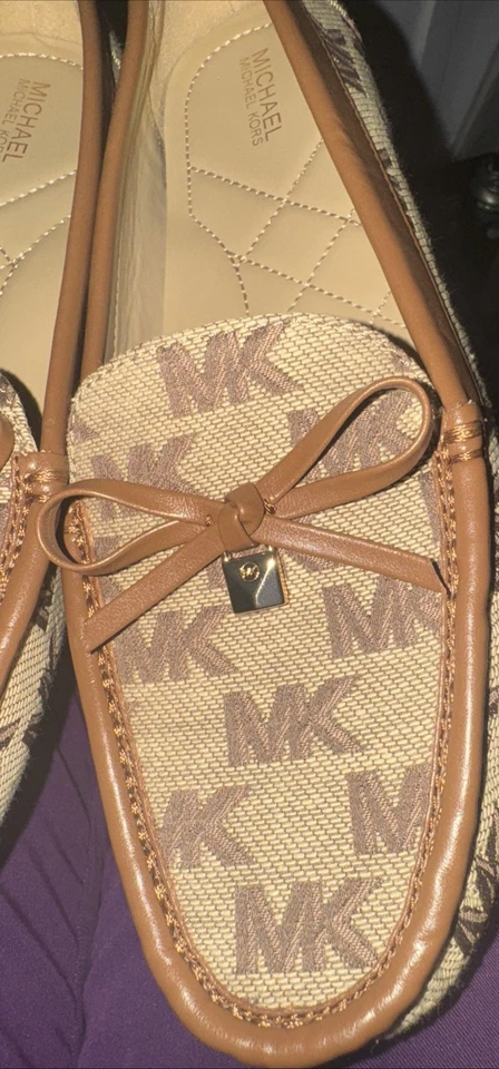 Mocasines planos Michael Kors, Juliet, mocasín en un logotipo de firma marrón tostado Foto 2 de 4