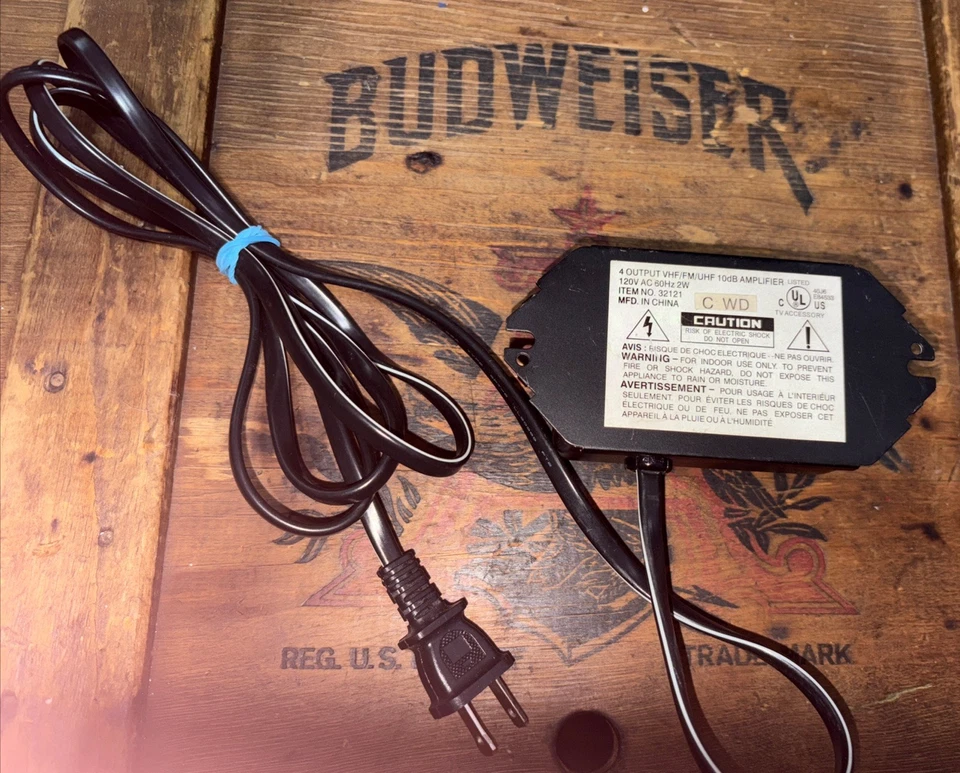 Video 4 Output VHF/FM 10 dB Amplifier, Item No. 32121 - Image 2 of 3