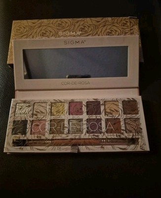 SIGMA COR-DE-ROSSA EYESHADOW PALETTE WITH DUAL-ENDED BRUSH