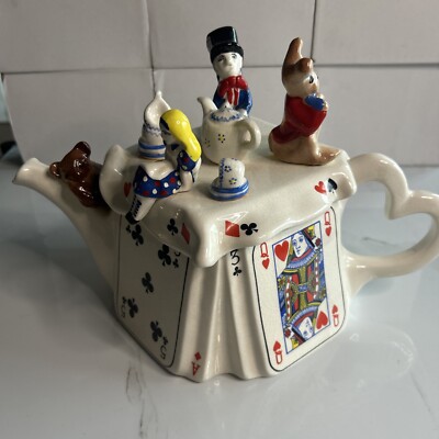 1989 SOUTH WEST CERAMICS LTD ALICE IM WUNDERLAND MAD HATTERS TEA PARTY TEEKANNE 