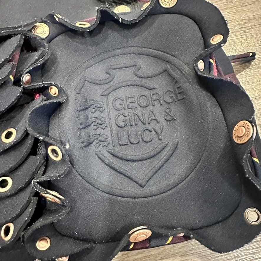 Bolso Cartera Pequeño George Gina & Lucy (GG&L) Negro Volantes Y2K Botón Cremallera Foto 4 de 4