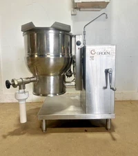 "GROEN DEE/4-20"  ELECTRIC 20 GALLONS MANUAL TILT STEAM KETTLE ON STAND,208V 3PH