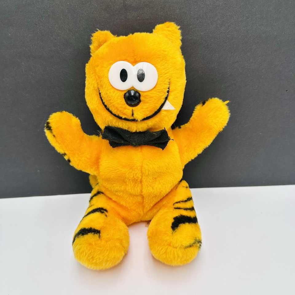 Heathcliff — not Garfield — a 9" vintage stuffed cat from ACE Novelty that most people totally forgot existed, making it a nostalgia sucker-punch.
