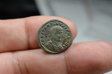 Constantine II, AD 316-340, AE Follis, * 15