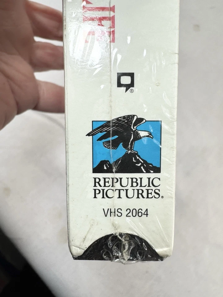 VHS Tape Frank Capra's It's a Wonderful Life New Sealed 1993 Original Version FS - Image 3 of 4