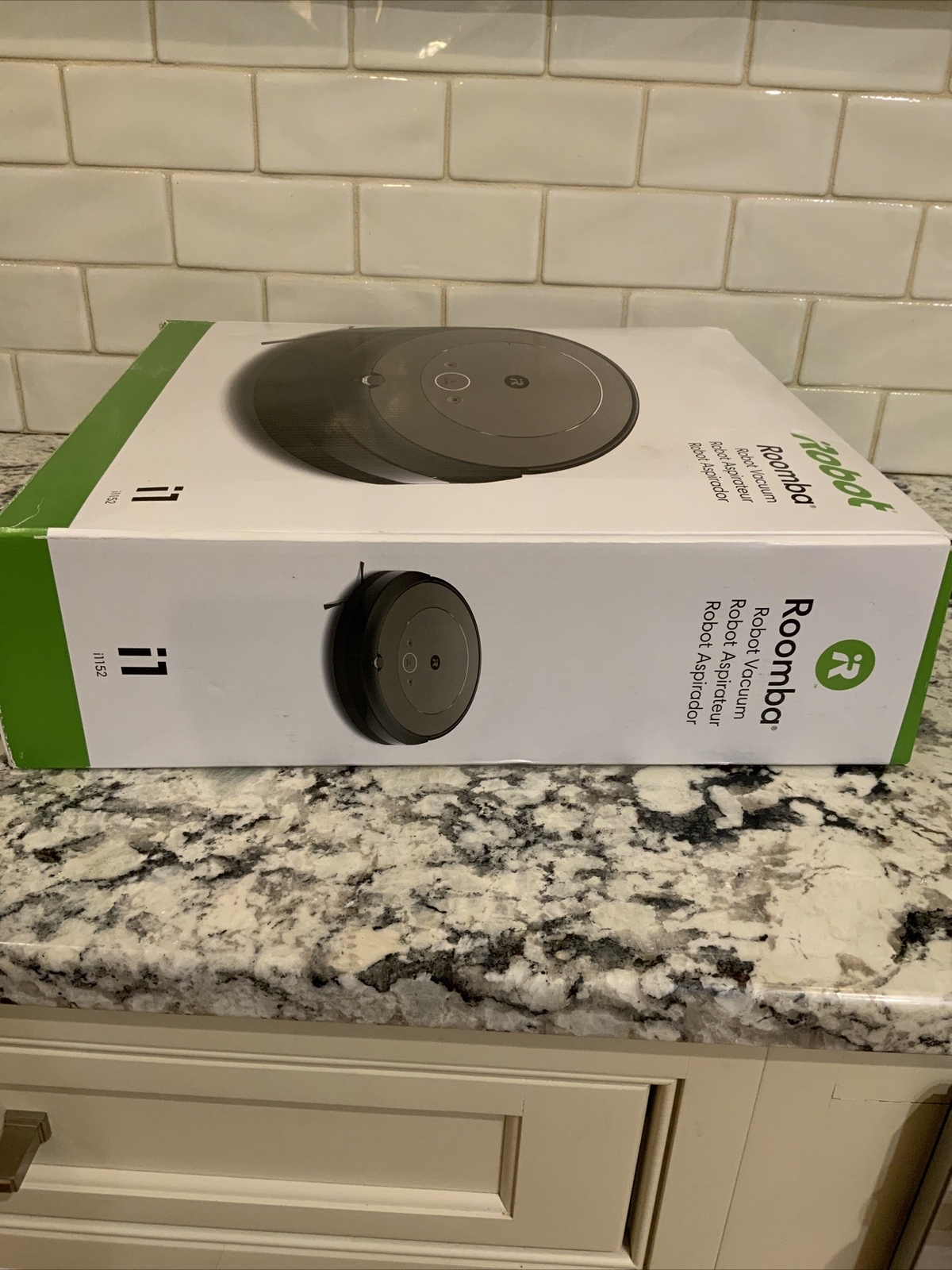 iRobot Roomba i1 (1152) Vacuum WiFi Connected Mapping Works with
