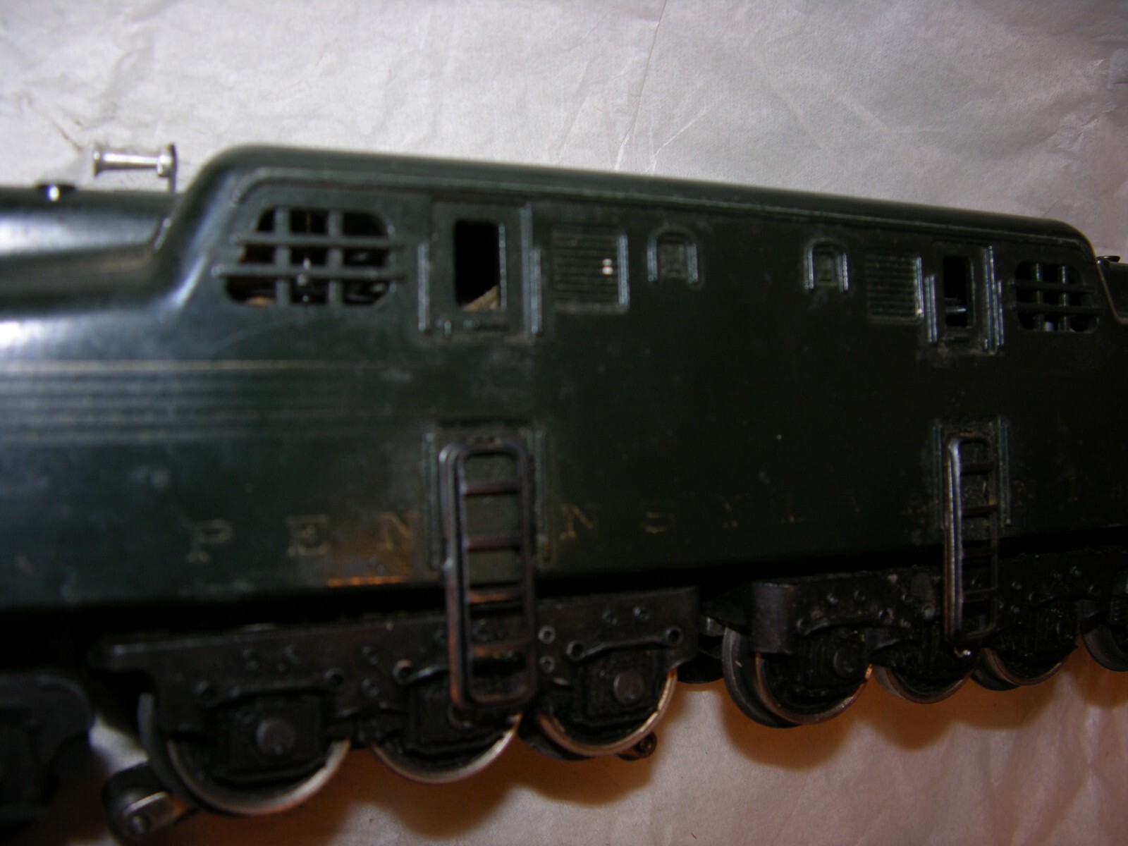 POSTWAR LIONEL 2332 PENNSYLVANIA RAILROAD BRUNSWICK GREEN 5 STRIPE GG1