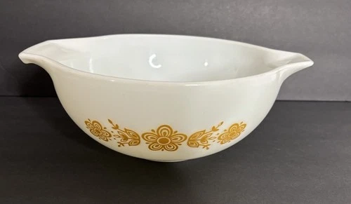 Pyrex Butterfly Gold Cinderella Mixing Bowl 2 1/2 Qt Handled 443 Vtg Milk Glass