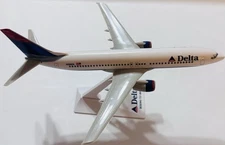 Flight Miniatures Delta (97-00) 737-800 1:200 Scale Model Airplane NO BOX USED