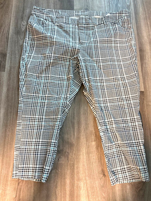 Old Navy Women's - High Rise - Never Fade  -Pixie Plaid Pants - Chekered - S 24.