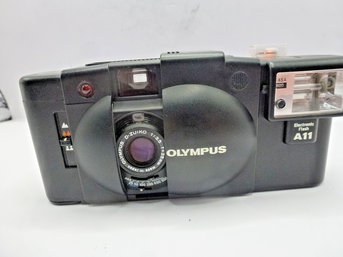OLYMPUS XA2 35mm CAMERA WITH A11 FLASH AND LEATHER CASE NEW