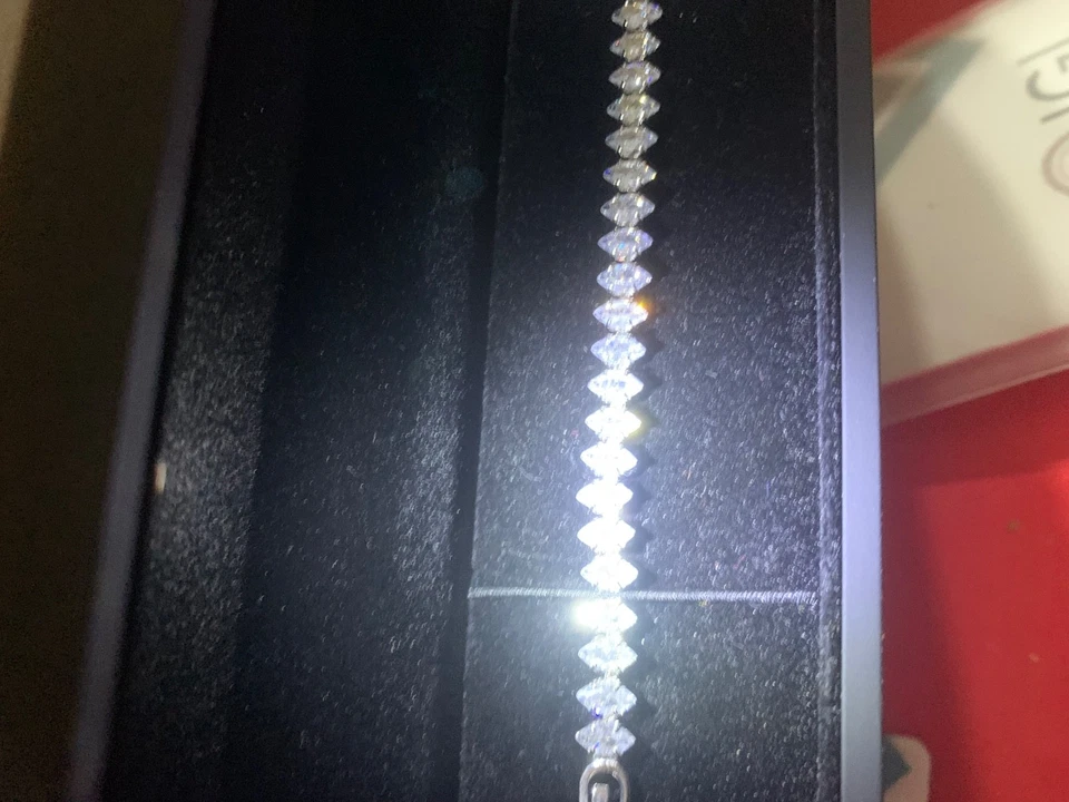 Bracciale in Argento tempestato da bellissimi zirconi, scatola punto luce - Immagine 4 di 4