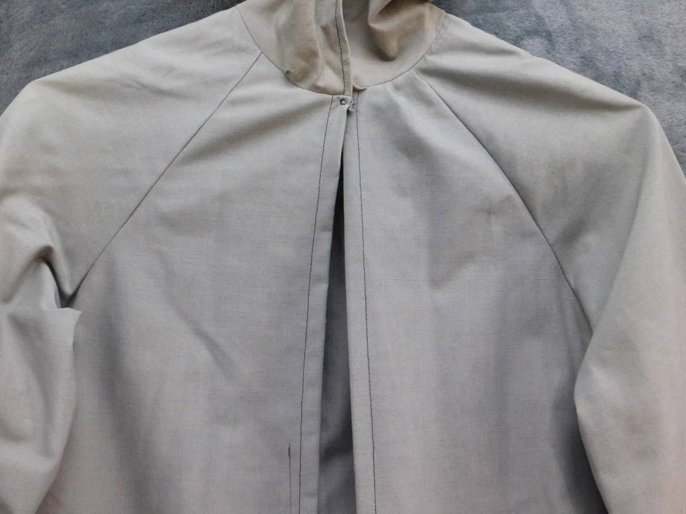 Capa bata con capucha hecha a mano para hombre pequeña gris larga disfraz cosplay muselina borde crudo Foto 3 de 4