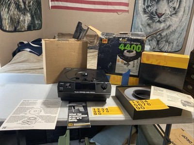 Kodak 4400 Carousel Projector With Lens Remote Carouse Excellent! NEW IN BOX!