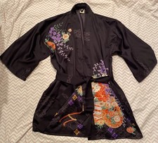 Vintage Preowned Made In Japan Kimono Size 33in Black Floral