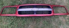 Used Front Grille Assembly Shell And Insert For 1999-2004 Chevrolet Tracker Oem