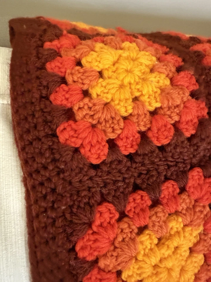 Manta de Colección Hecha a Mano Crochet Afghanne Cottage Core Cuadrados Marrones Naranjas Foto 4 de 4