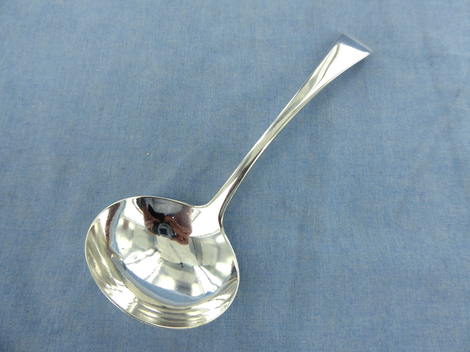AN ANTIQUE STERLING SILVER OLD ENGLISH SAUCE LADLE. LONDON 1807.
Opens in a new window or tab