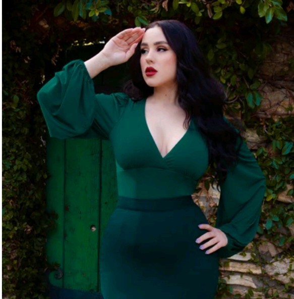 NWT La Femme En Noir Bauhaus Top Green M