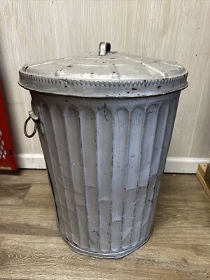 Wheeling Galvanized 20 Gal. Garbage / Trash / Ash Can Prop Lid Vintage Primitive