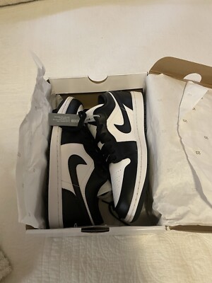 Size 9.5 - Air Jordan 1 Low Panda W