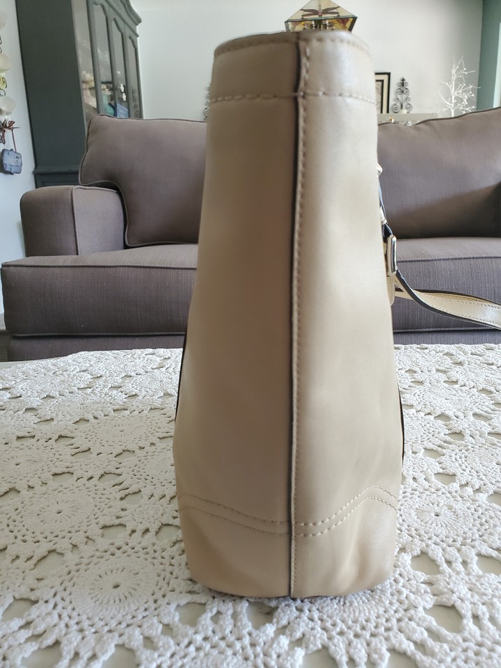 COACH East West Gallery F13098 Tan Leather Shoulder Hand Carry Tote Bag