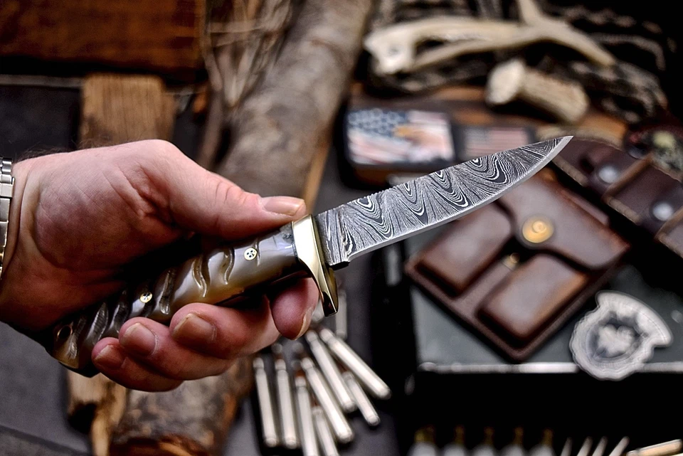 CFK Hecho a Mano Damasco Personalizado GENUINO CUERNO DE OVEJA Pequeño Cuchillo Desollador de Caza Foto 2 de 4