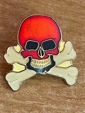 Pins extrem seltene Sammlerstücke alle ca. 30 Jahre alt Roter Totenkopf