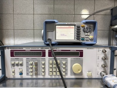 Rohde & Schwarz SMY 02 OPT B1 Signalgenerator 2GHz