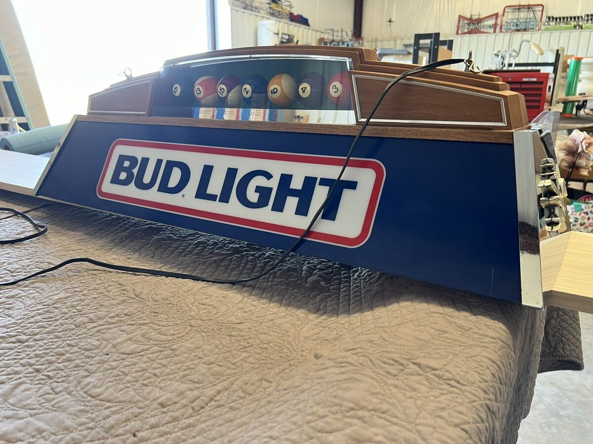 VINTAGE 1983 BUDWEISER BUD LIGHT BEER POOL BILLIARDS TABLE VINTAGE 1983 BUDWEISER BUD LIGHT BEER POOL BILLIARDS TABLE