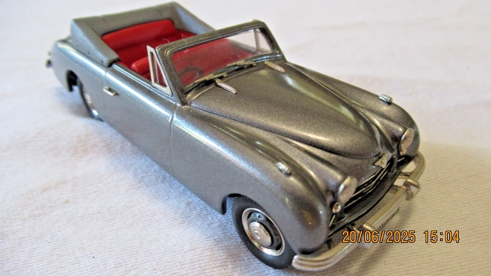 Lansdowne Models 1:43 LDM118 Met Grey 1954 Jensen Interceptor 4-Seat Convertible - Image 3 of 4
