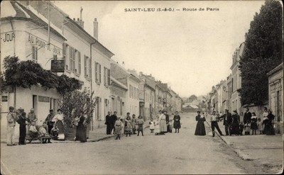Postcard Saint Leu Val d'Oise, Route de Paris, passers-by - 3493696