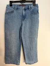 Gloria Vanderbilt Capri Jeans size 8 Light wash embroidered pockets