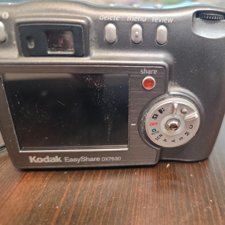Vintage Used Kodak EasyShare Digital Cam DX7630 6.1MP w/ Battery, Lens Cap - Image 3 of 4