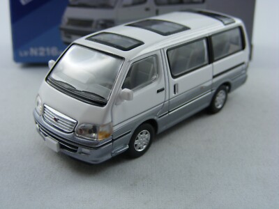 01 Toyota HIACE Wagon Super Custom G weiss,Tomytec Tomica Lim.Vint.LV-N216d,1/64