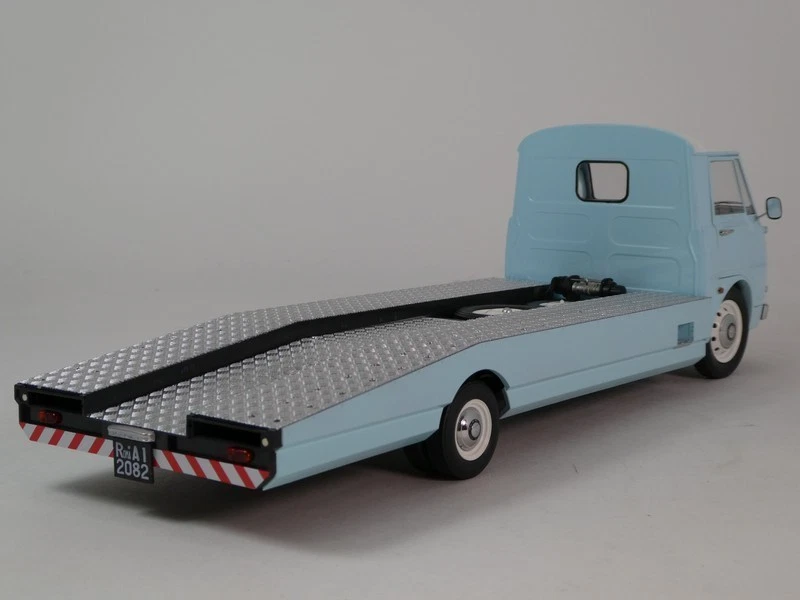 Legendario camión de remolque Alfa Romeo A12 F12 primera serie azul claro 1967 1/18 200082-D Foto 3 de 4